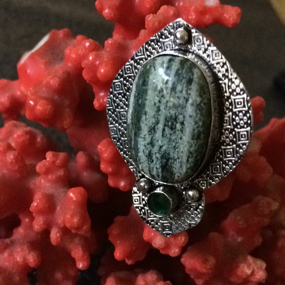 Vintage 925 malachite ring